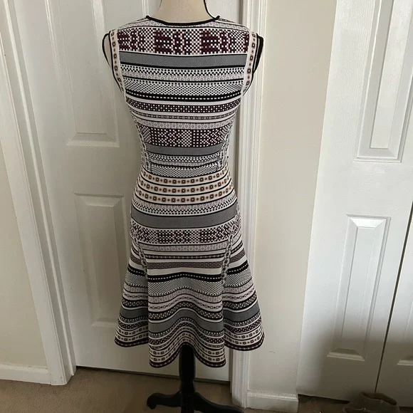 Diane Von Furstenberg Stretchy Eleanor Sleeveless Fit & Flare Jacquard Dress - Picture 9 of 15